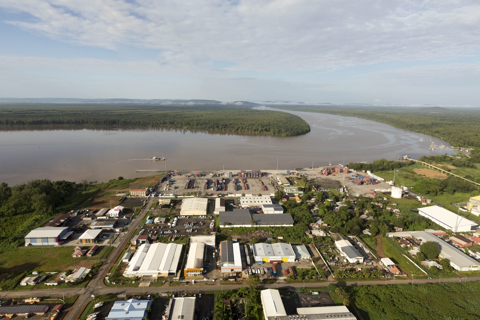 Le port de Dégrad des Cannes, en Guyane